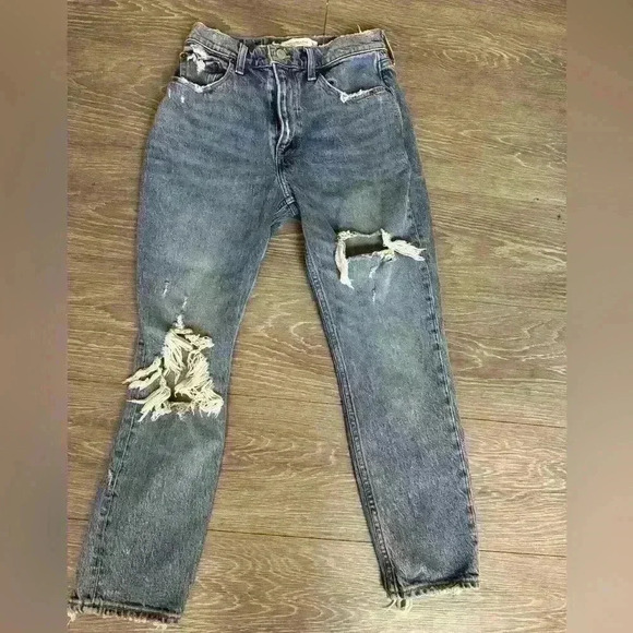Abercrombie & Fitch High Rise Mom Jeans - short length - medium wash - 26 Short - Picture 2 of 10